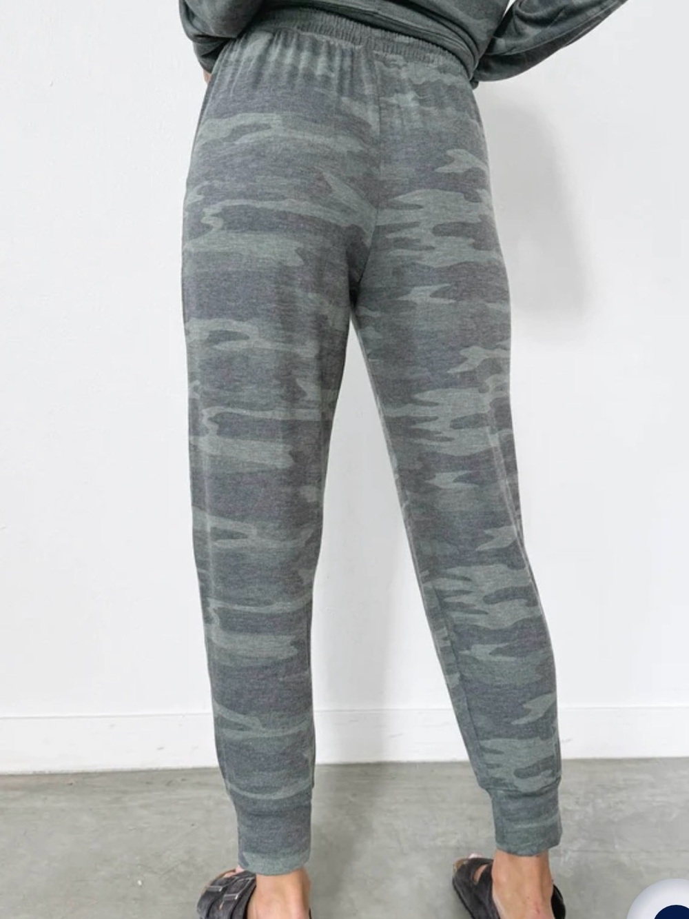 NWOT! Splendid Gray Camouflage Jogger Pants Sz. Large